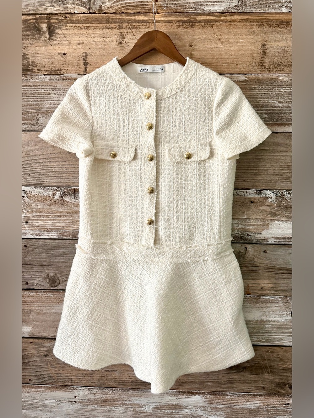Elegant Cream Short-Sleeve Tweed Dress with Button Detail - Picture 2 of 12